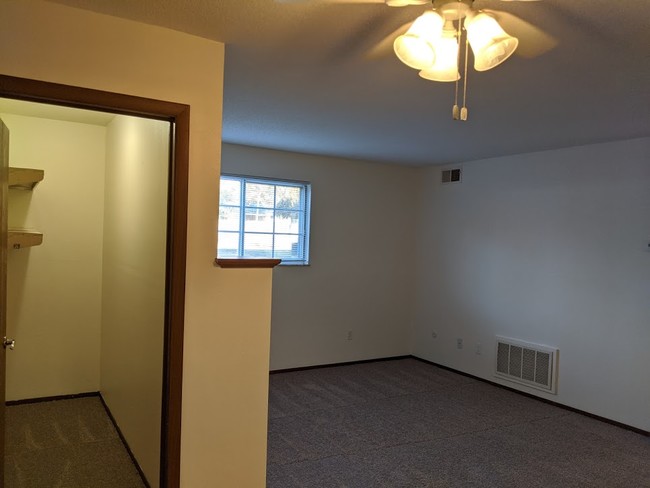 Building Photo - 5348 Monroe St