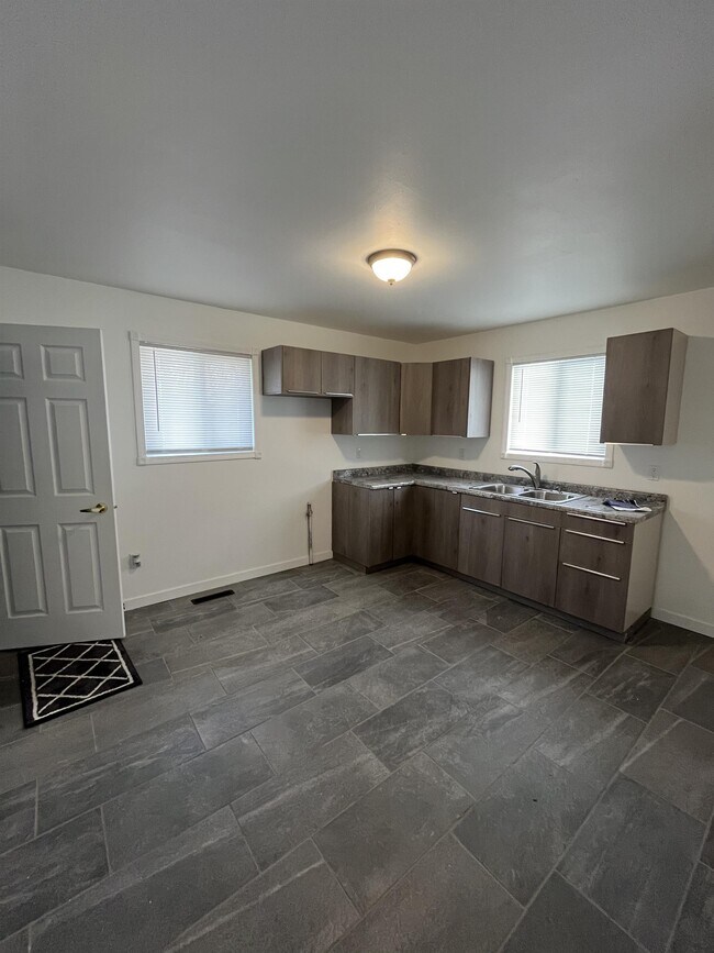 Foto del edificio - 3442 Kentucky St