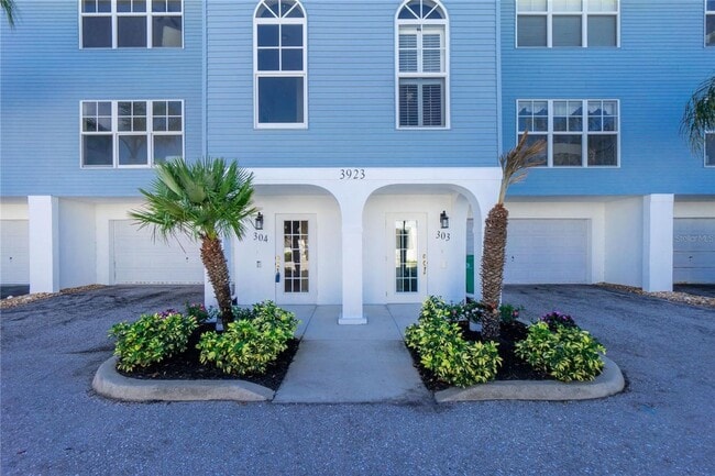 Building Photo - TOWNHOMES OF CAPE HAZE