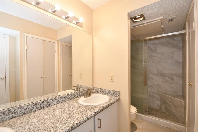 Foto del edificio - 7900 N Stadium Dr