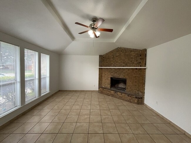Building Photo - 112 Mesa Dr