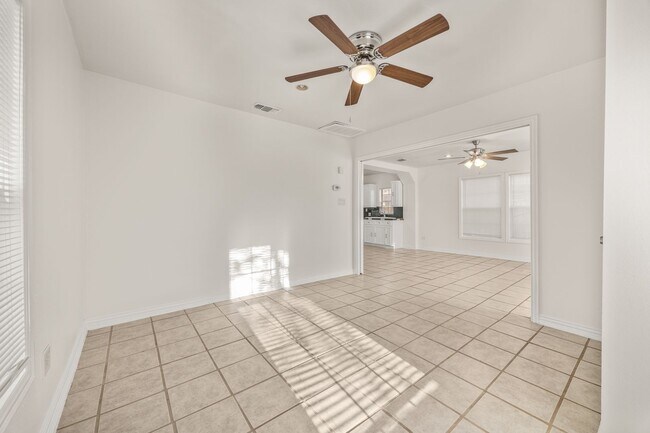 Building Photo - Downtown Just Minutes From Town Lake!!!