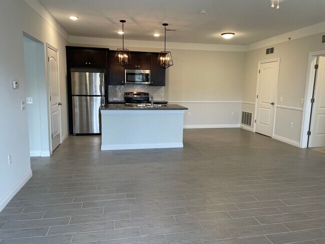 Foto del edificio - Shelby Township, 2-Bedroom, 2- Baths, Private Balcony with att. Garage