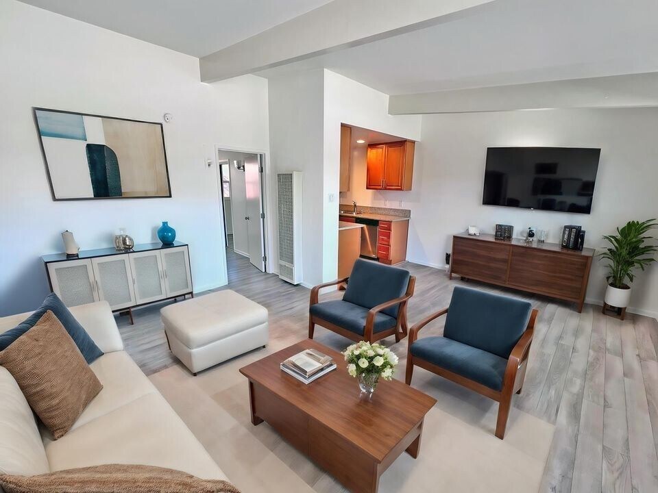 Foto principal - 1263 S Dunsmuir Ave