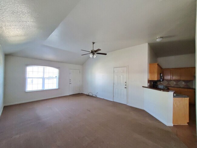 Building Photo - 1204 Cinch Dr