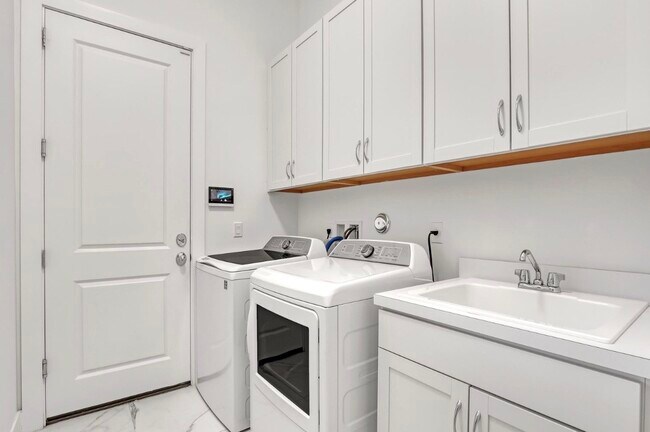 Foto del edificio - 13501 Artisan Cir