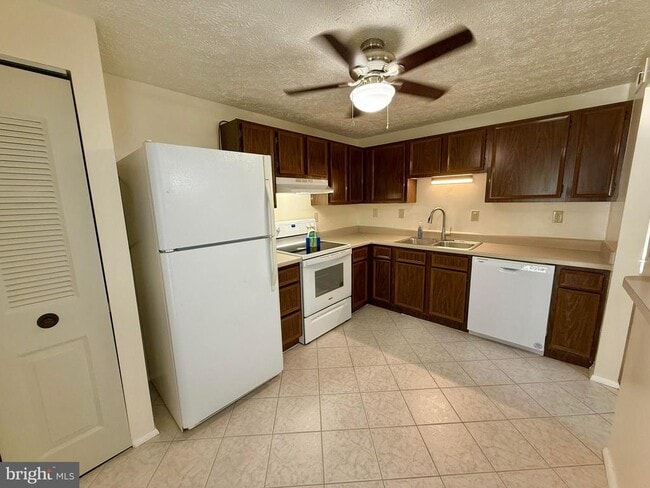 Building Photo - 8440 Rocky Knob Ct