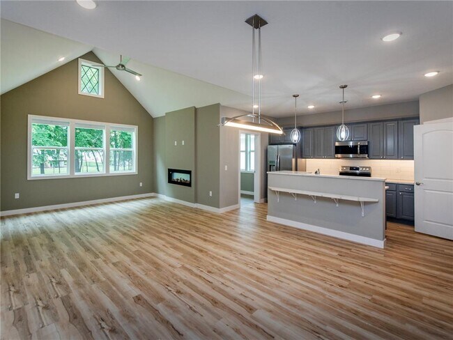 Building Photo - 3980 Alexandria Dr