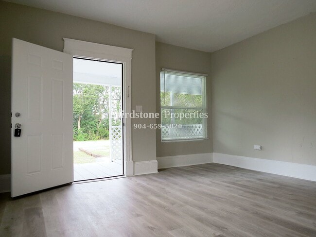 Foto del edificio - 3326 W 1st St