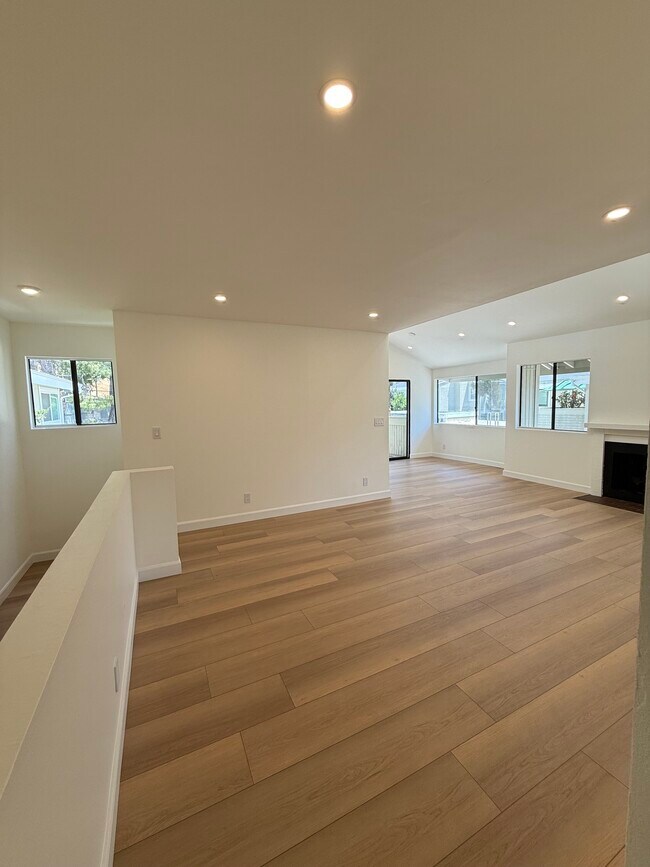 Foto del edificio - 22137 Burbank Blvd