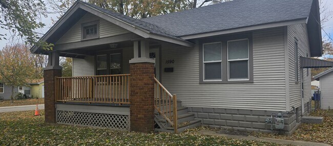 Foto del edificio - 1590 W. Waggoner-- 2 bed, 1 bath