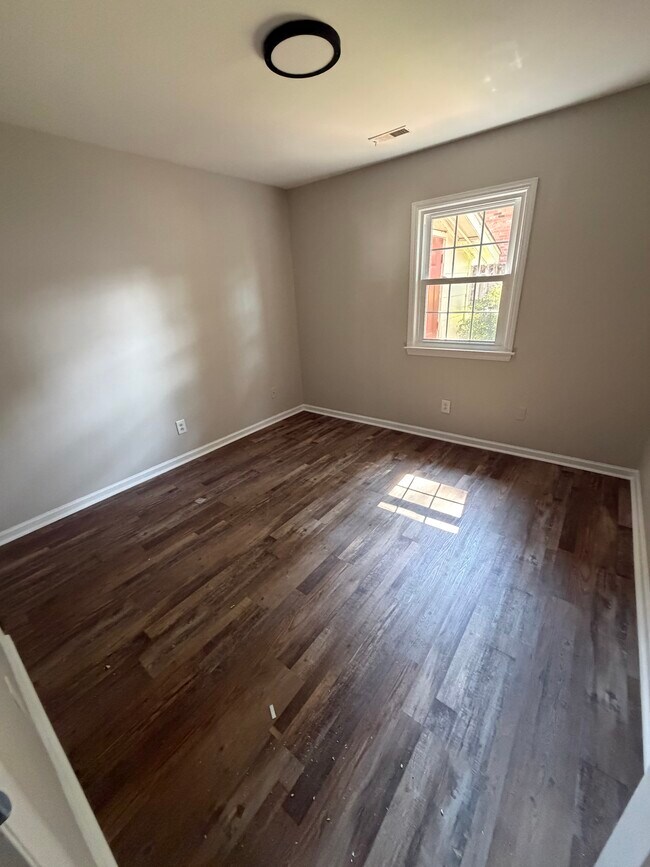 Foto del edificio - 212 N Elm St
