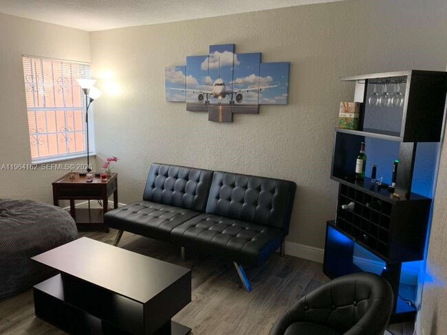 Foto del edificio - 3737 NW 20th St