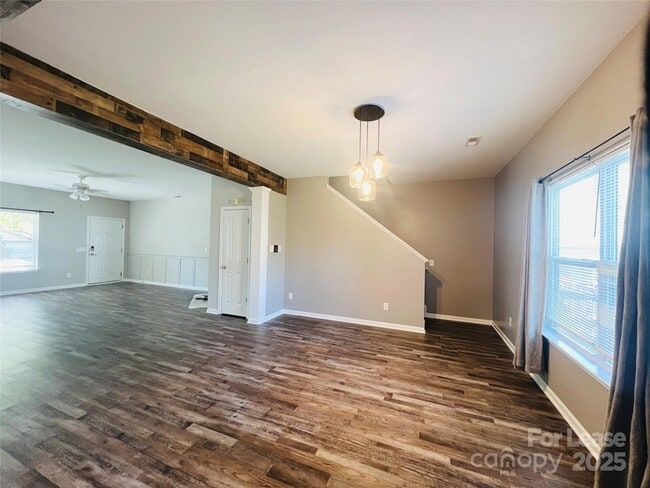 Building Photo - 2116 Seabrook Ln