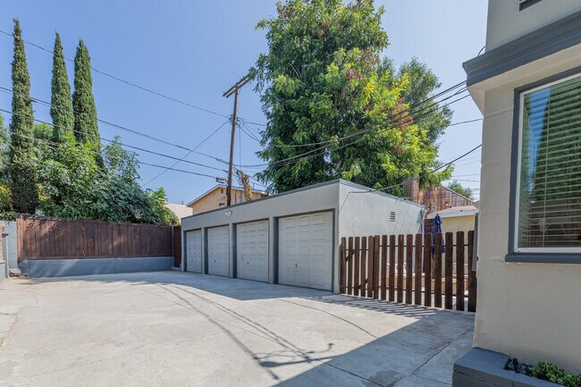 Building Photo - 5525 York Blvd