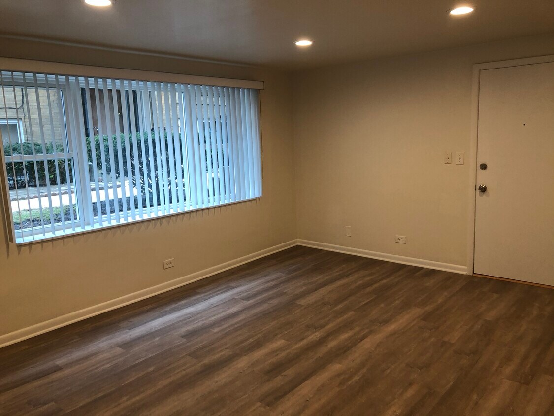 6764 N Sauganash Ave Unit GBS, Chicago, IL 60646 Apartments in