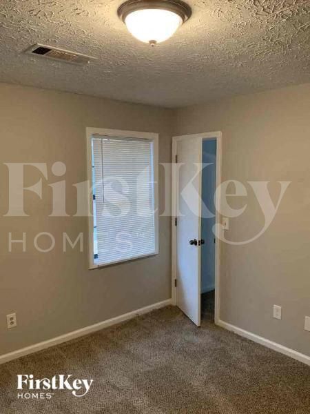 Building Photo - 2055 Pinella Dr