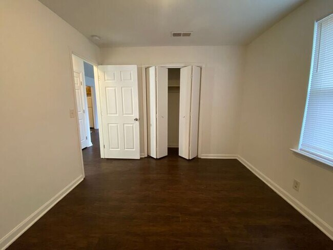 Building Photo - Duplex Unit Available Near Dickerson Pike ...