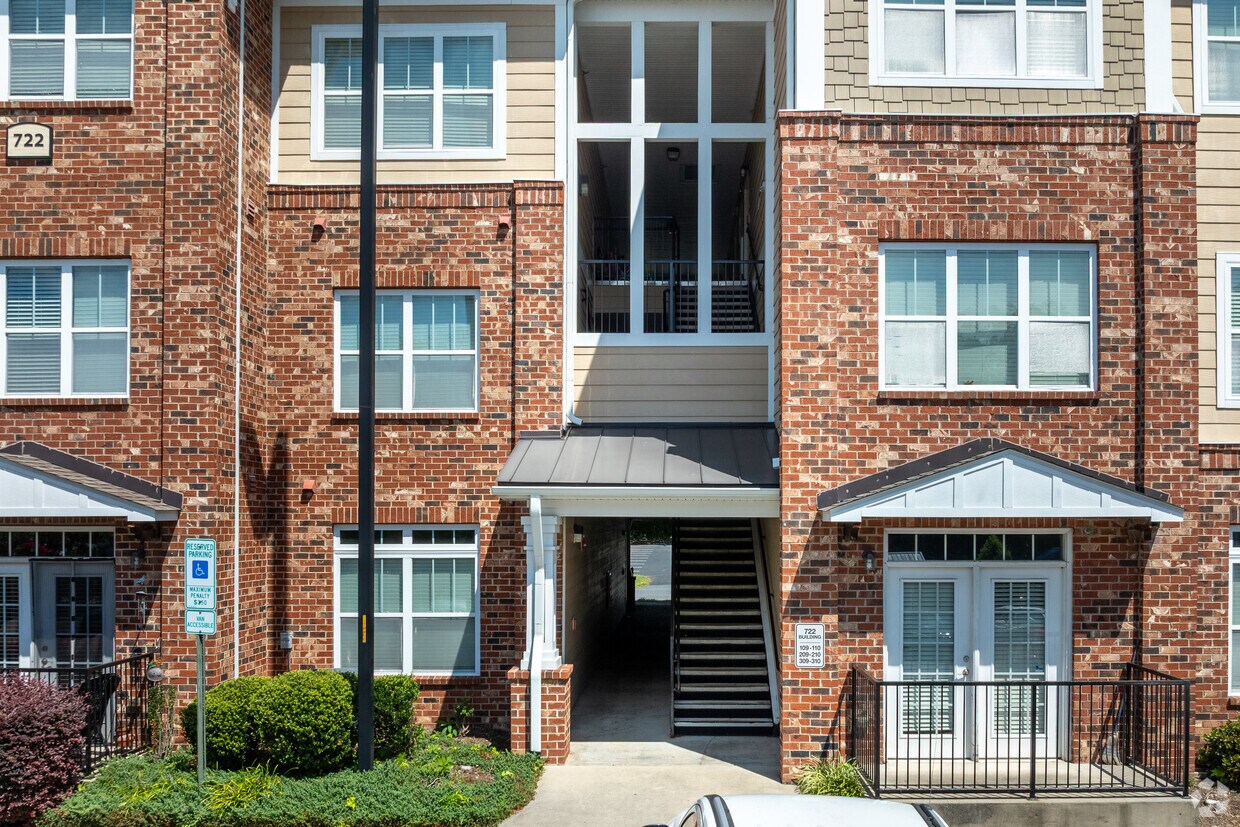 Building Photo - Sunset Place Apartments