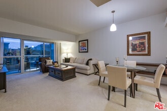 Building Photo - 13700 Marina Pointe Dr