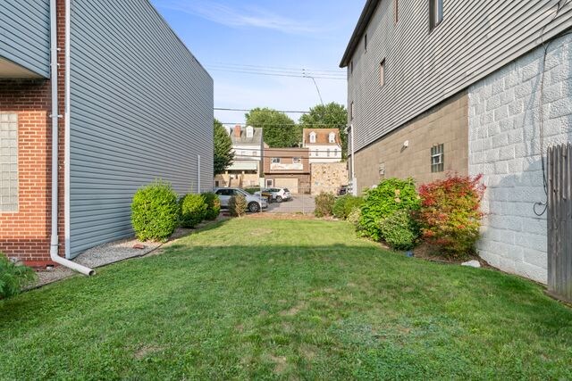 Foto del edificio - 734 Monongahela Ave