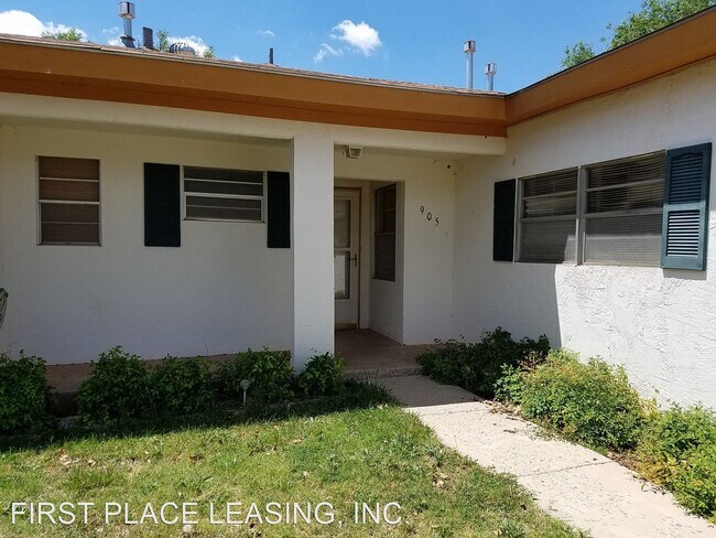 Building Photo - 3 br, 2 bath House - 905 W. Manana Blvd.