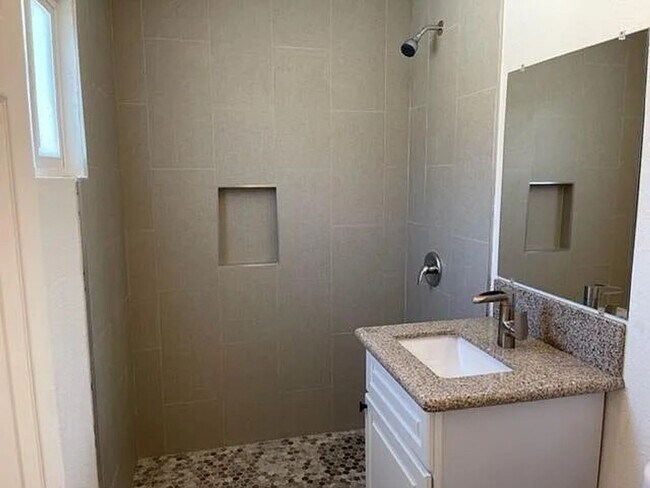 Foto del edificio - 66060 4th St