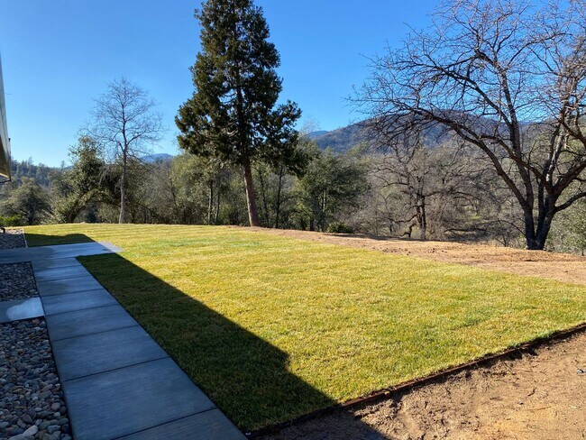 Foto del edificio - Beautiful 3-Bedroom Home with Bonus Room, Shop & 10 Acres!