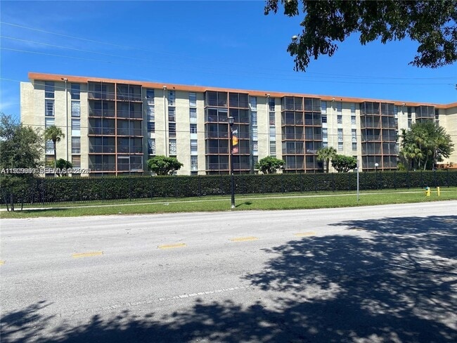 Building Photo - 16851 NE 23rd Ave