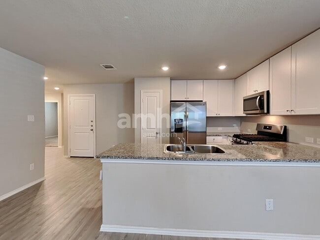 Building Photo - 502 Summersweet Rd