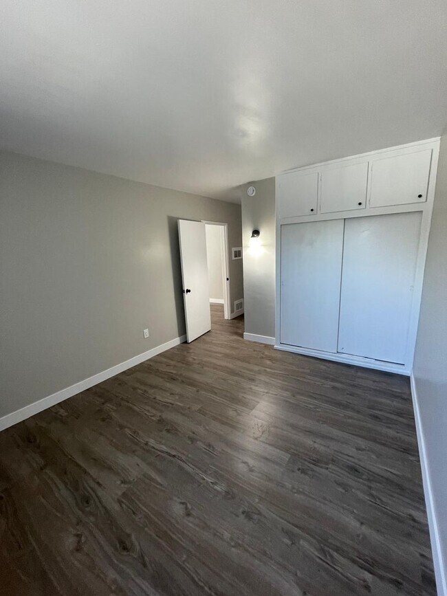 Foto del edificio - 1616 Cherry Ln