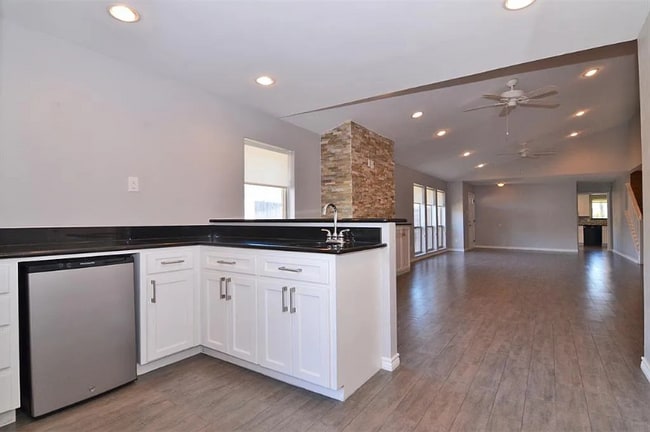Building Photo - 7102 Casablanca Ct