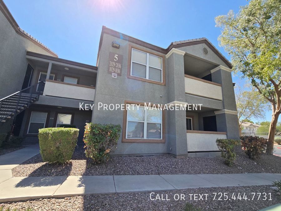 Foto principal - 3 BEDROOM 2 BATH SILVERADO RANCH CONDO WIT...