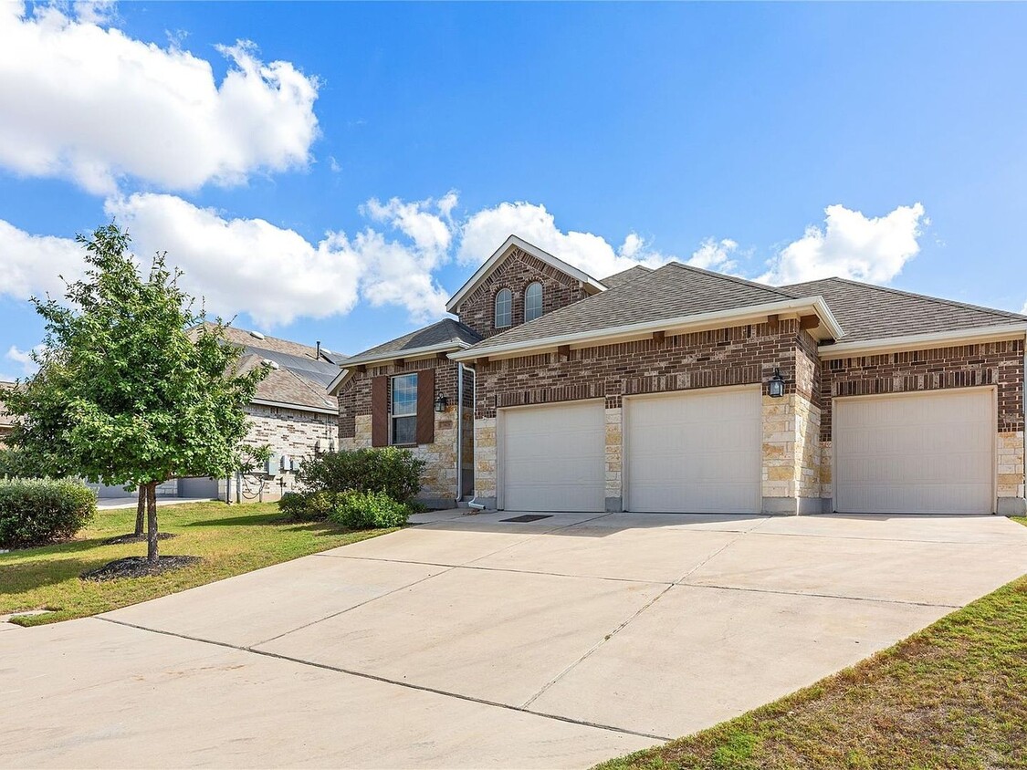 Primary Photo - Clean Paloma Lake Rental in Round Rock, TX