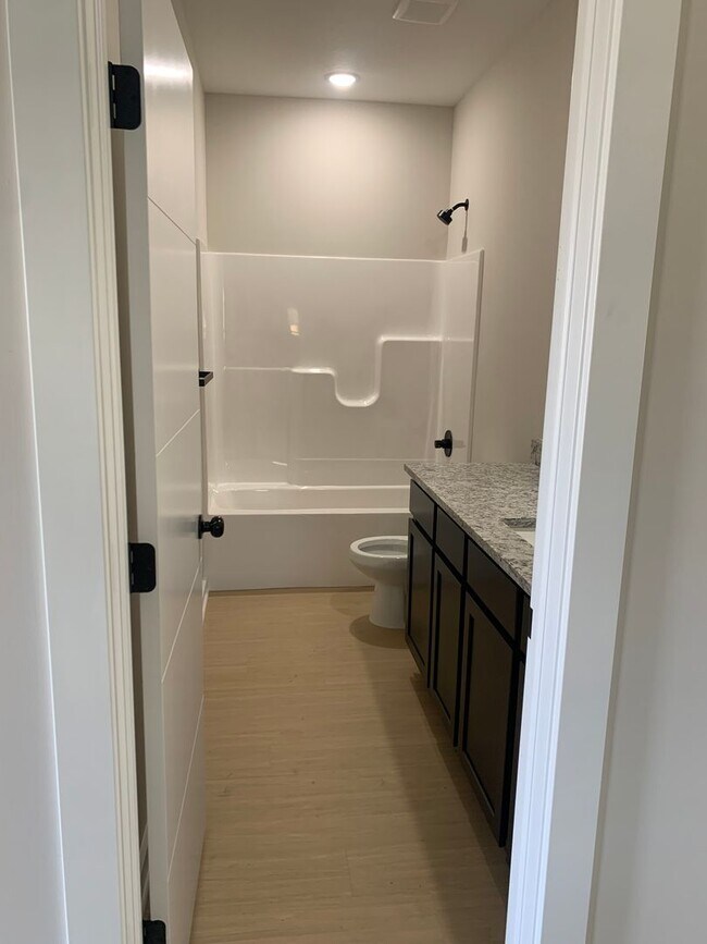 Foto del edificio - 5406-08 BRESSLER Dr