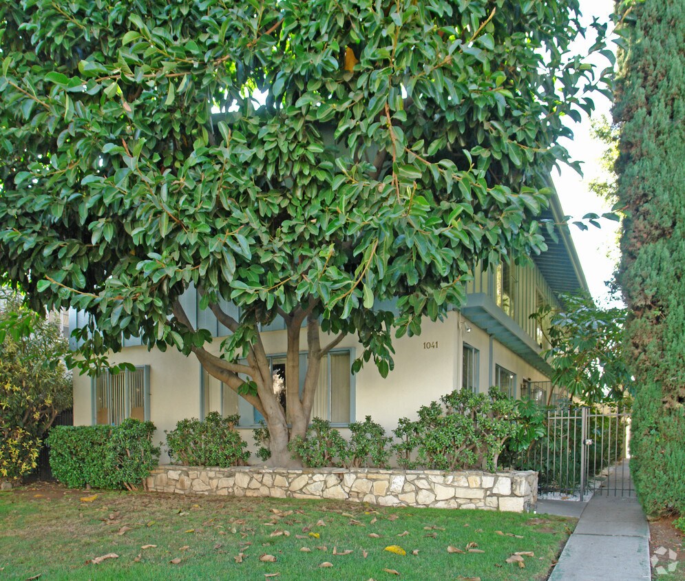 Foto principal - 1041 S Wooster St