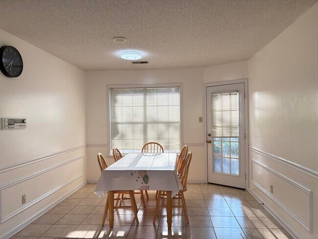 Foto del edificio - 1077 Sugar Ln