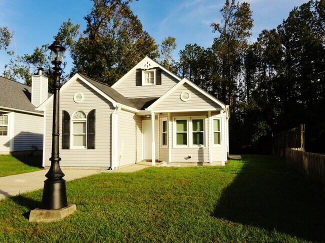 Foto del edificio - Charming Home Minutes to Camp Lejeune!