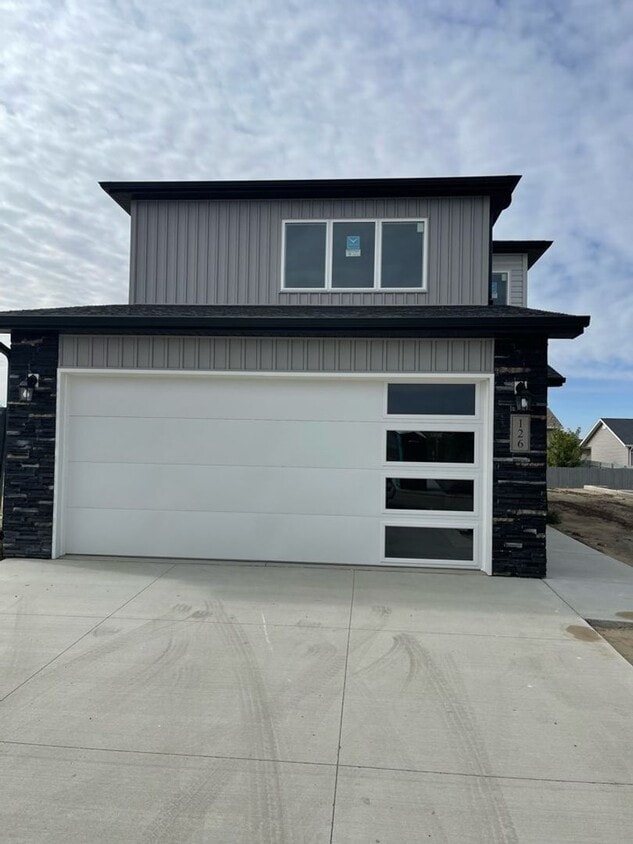 Primary Photo - Spacious 3-bed 2.5 Bath - First Month Free!