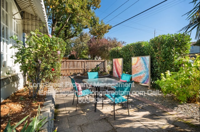 Building Photo - 4115 SE Gladstone St