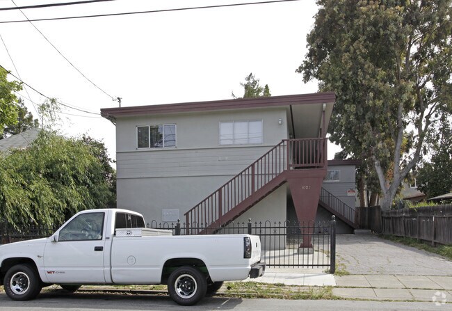 Building Photo - 1027 Clinton St