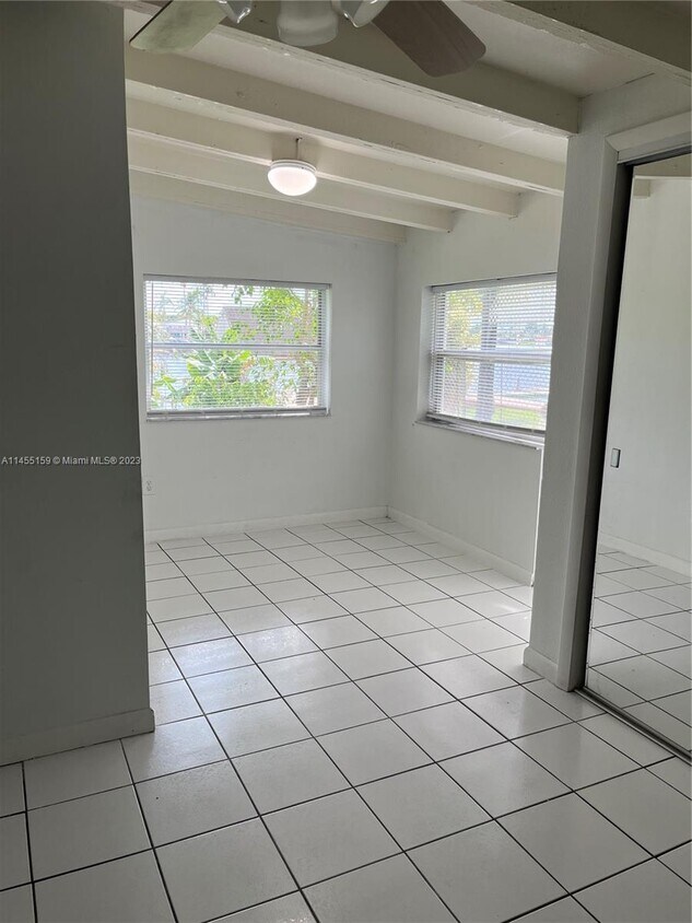 Primary Photo - 8322 NW 185th St