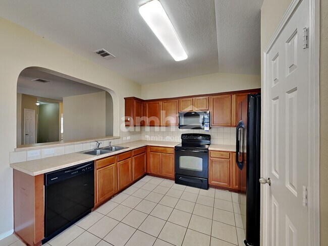 Foto del edificio - 631 Tom Kemp Dr