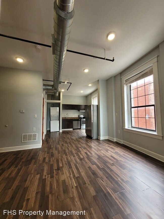 Building Photo - 1 br, 1 bath House - 302 W Commercial Unit...