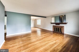 Building Photo - 7215 Normandy Ln