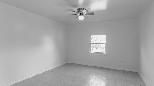 Building Photo - 211 Spaatz #2 (Rear Unit)