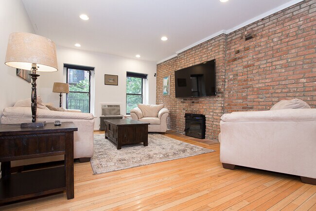 Building Photo - 208 E 73rd St