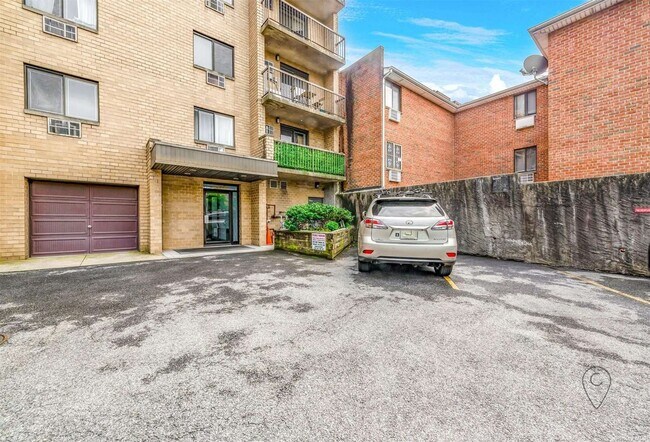 Foto del edificio - 135-08 82nd Ave