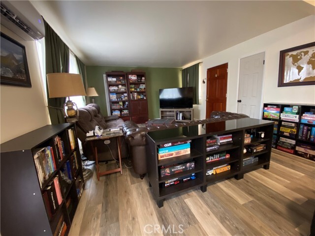 Building Photo - 917 Evergreen Ln