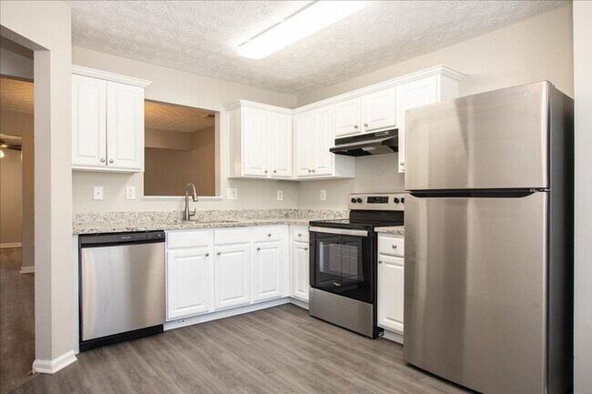 Foto del edificio - $400 Move In Special: Newly Renovated 3/2 Townhome in Quiet Decatur Neighborhood!